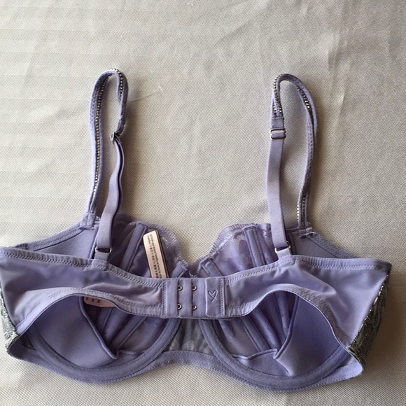 NWT Victoria’s Secret Bra (36D) and Panty (S) - Picture 6 of 7